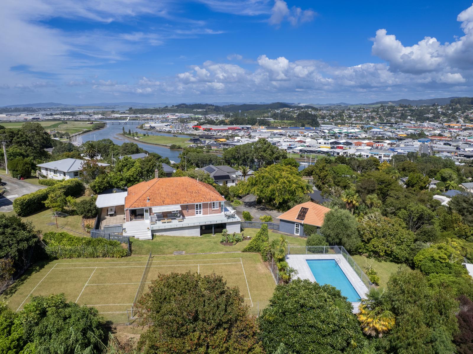 13 Punga Grove Avenue, Riverside