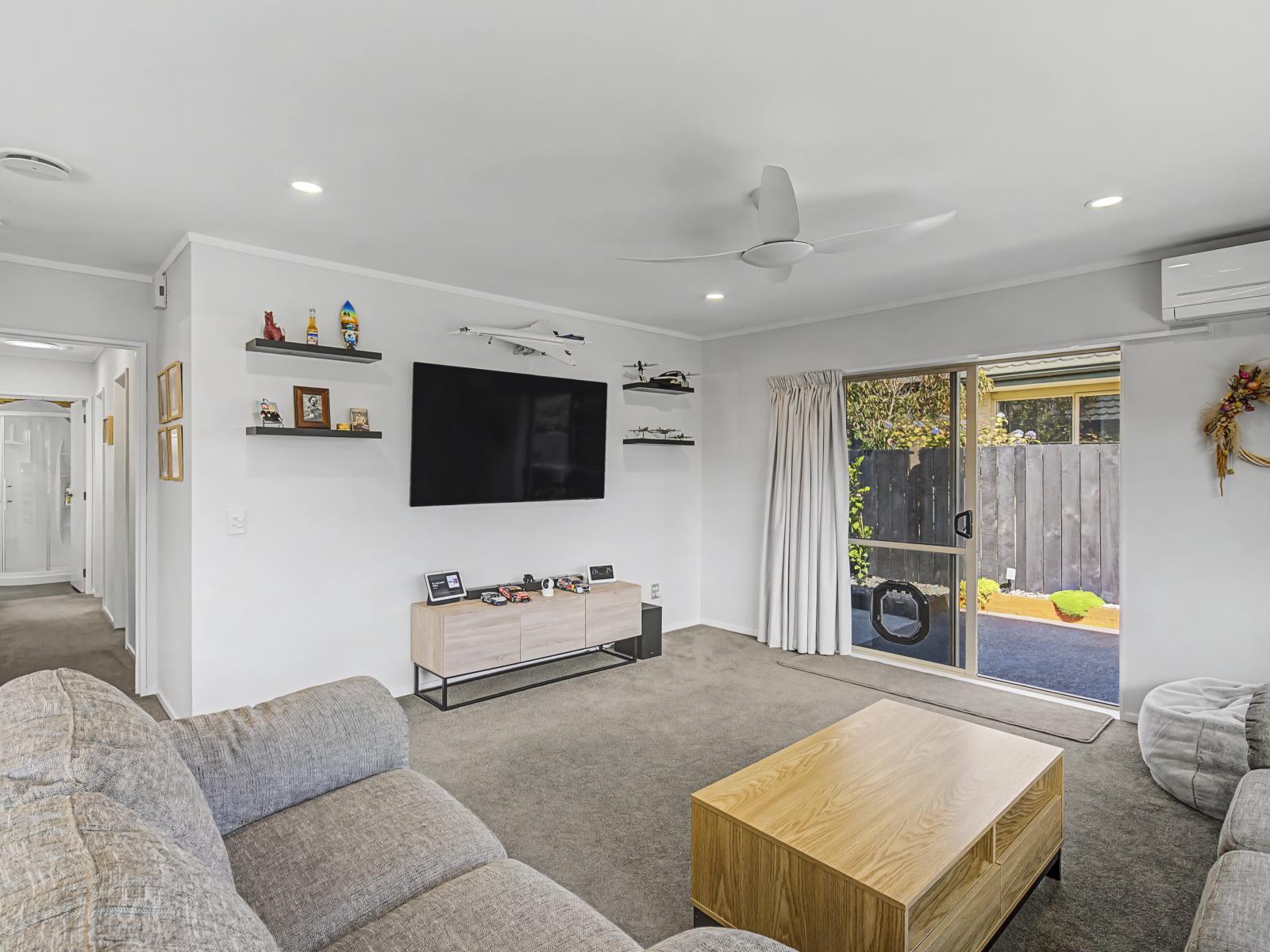 16B Dennis Taylor Court, Paraparaumu