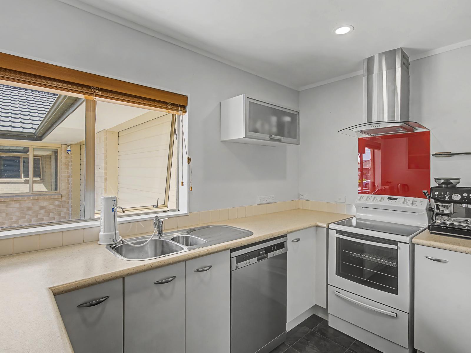 16B Dennis Taylor Court, Paraparaumu