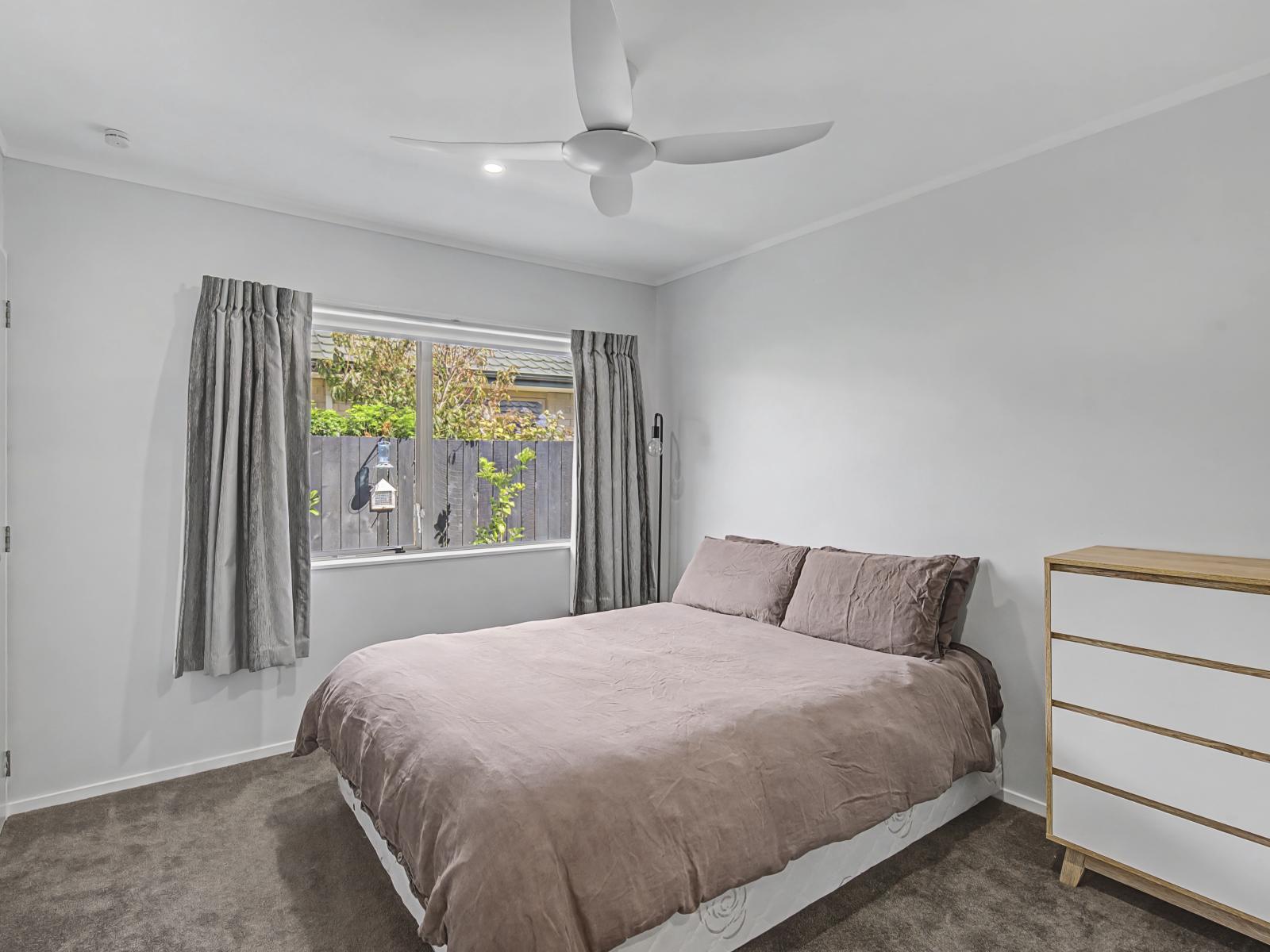 16B Dennis Taylor Court, Paraparaumu