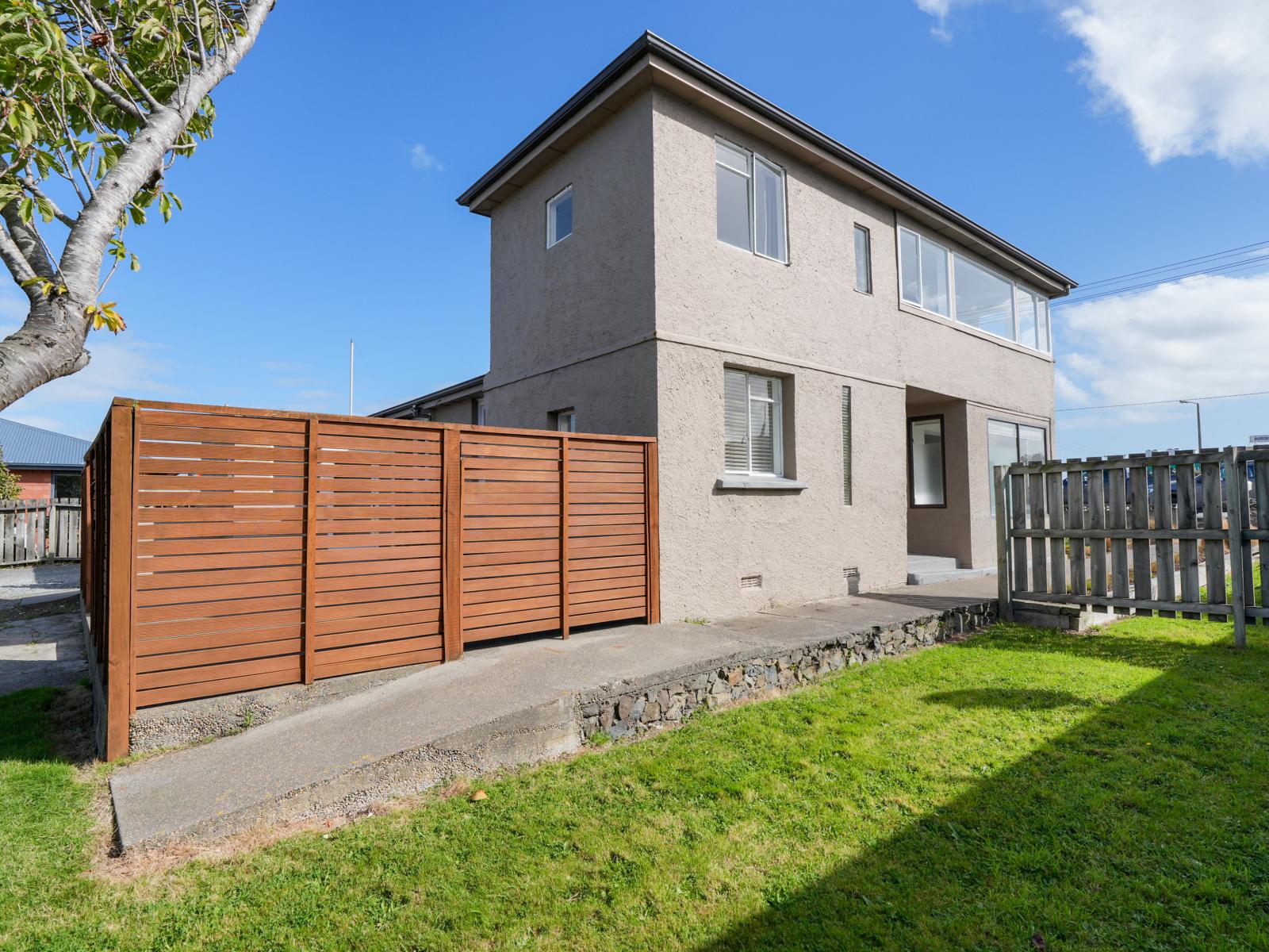 327 North Road, Waikiwi