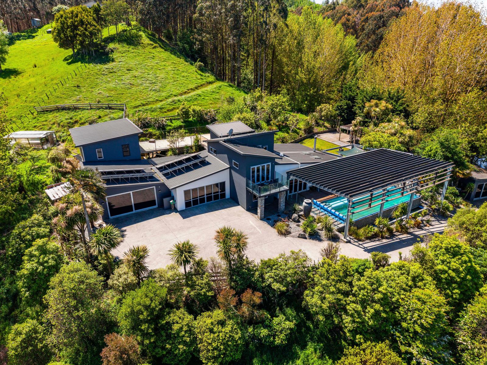 671 No 3 Line, Okoia