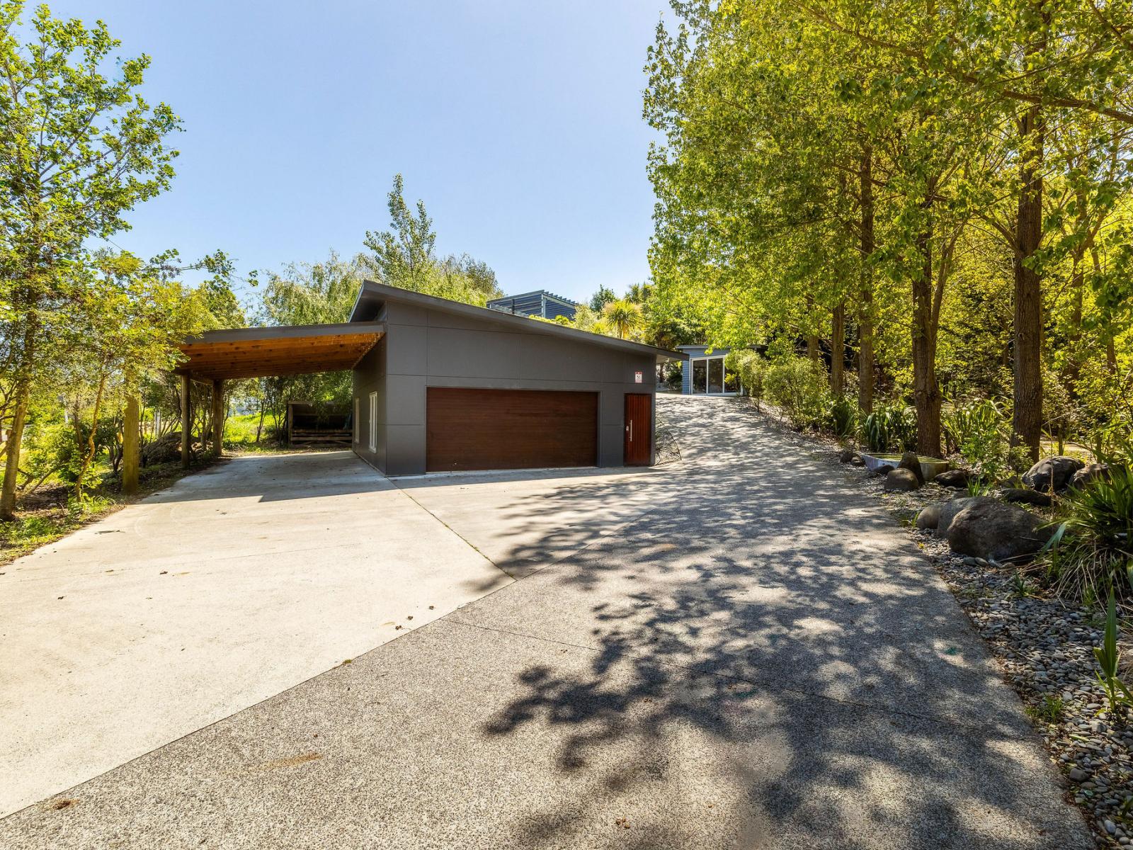 671 No 3 Line, Okoia