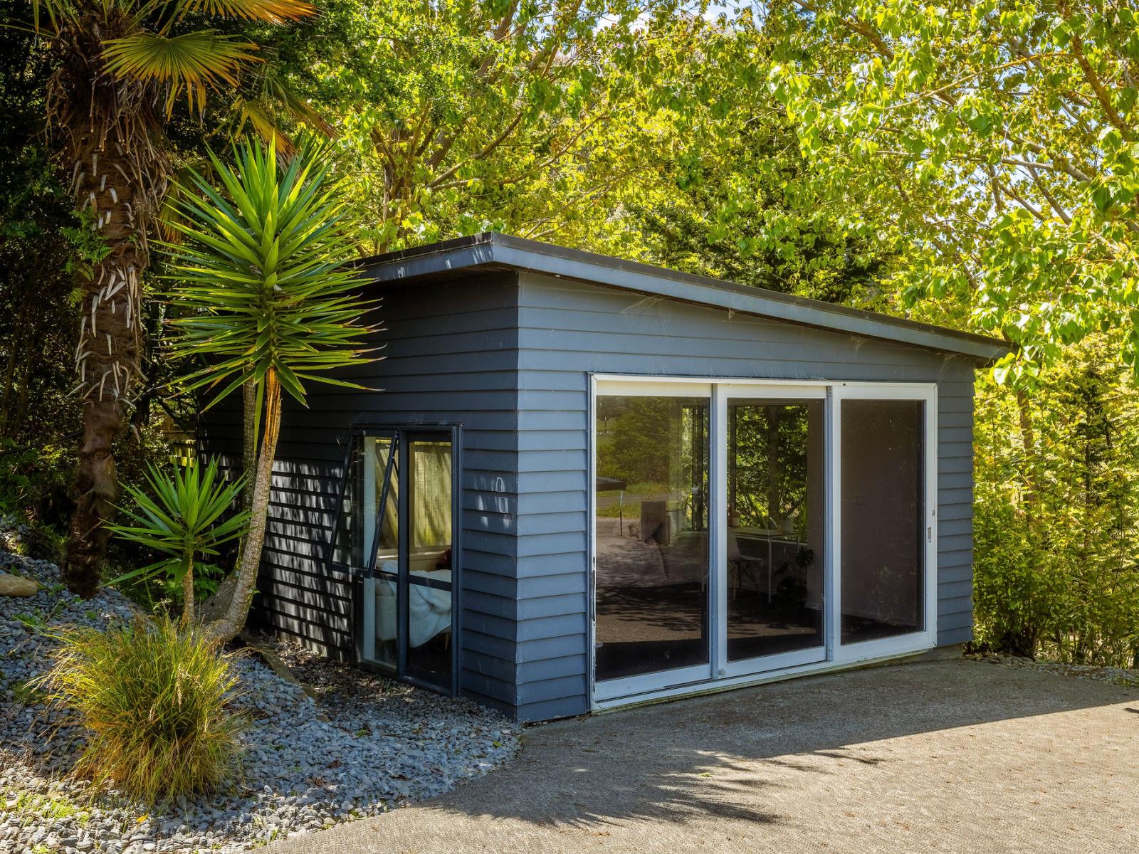 671 No 3 Line, Okoia