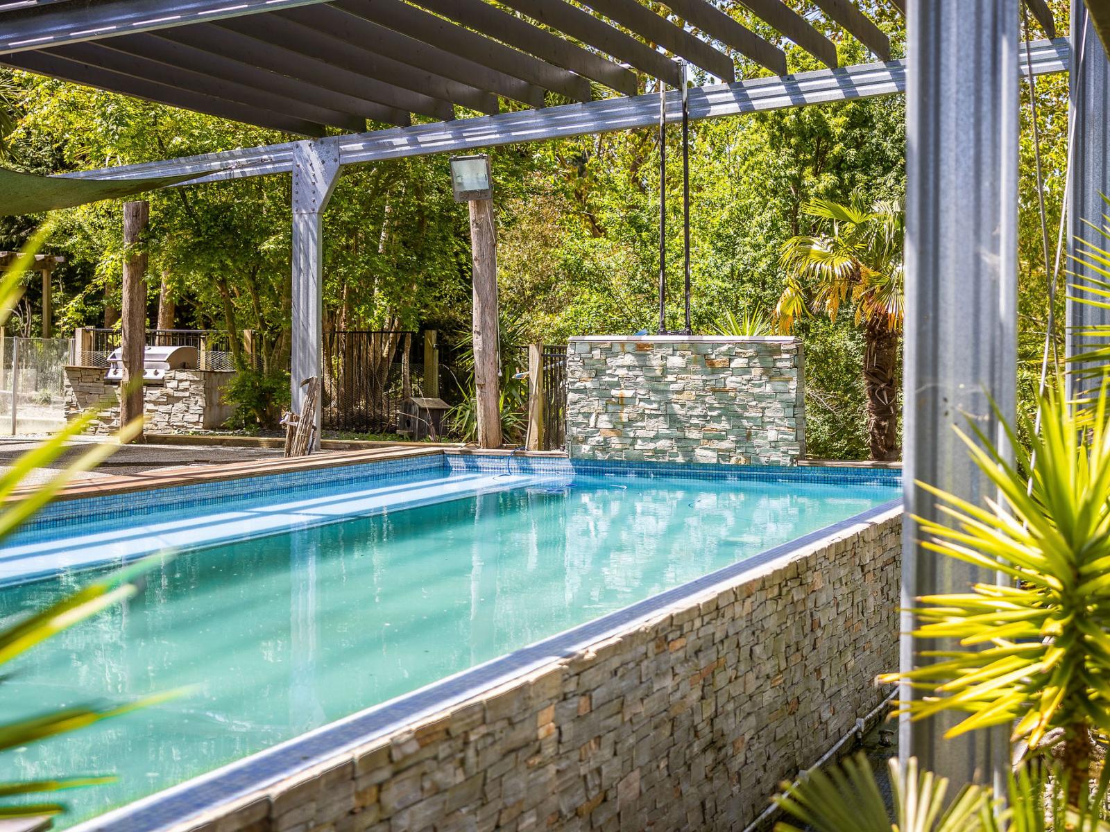 671 No 3 Line, Okoia