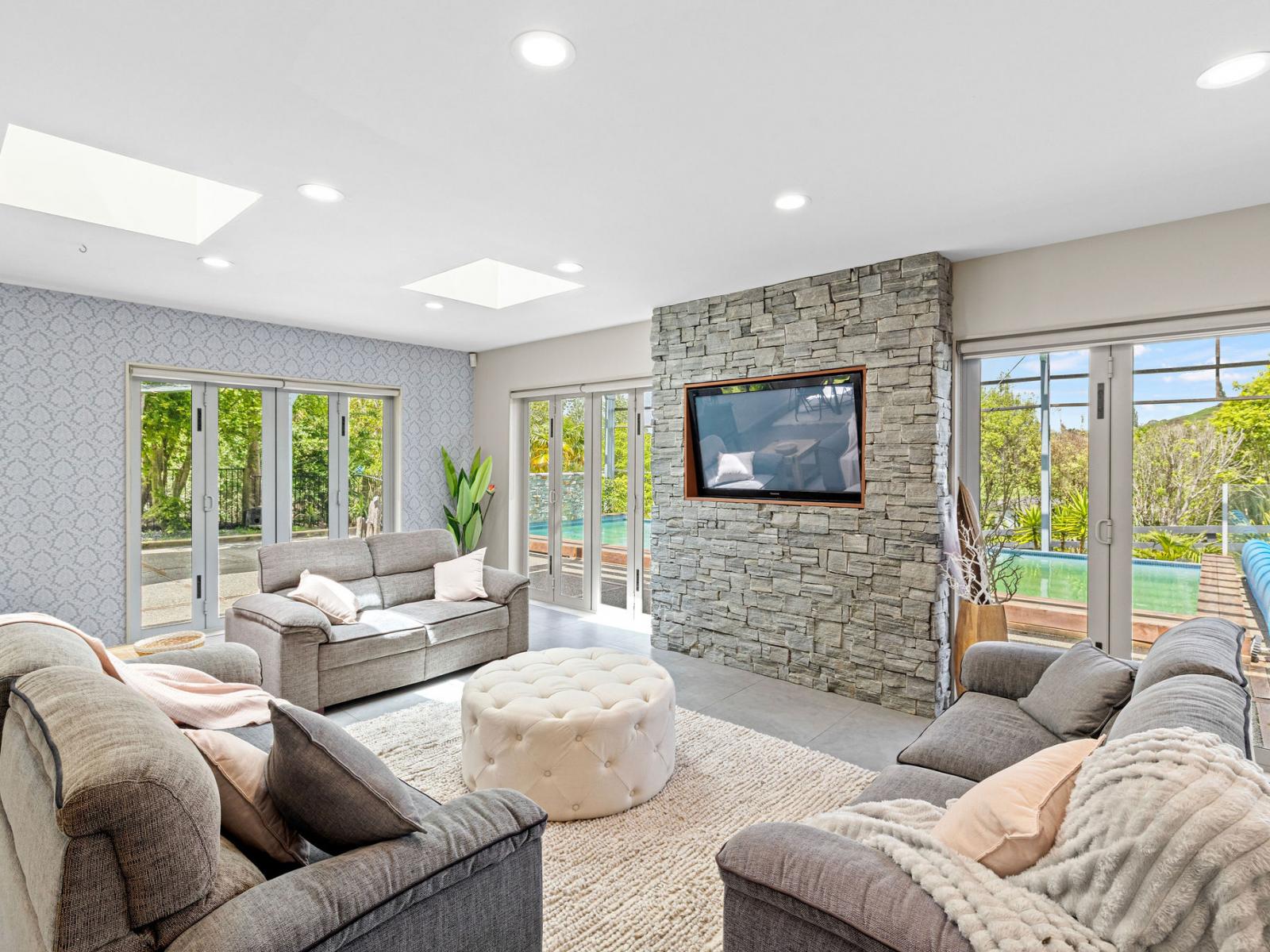 671 No 3 Line, Okoia