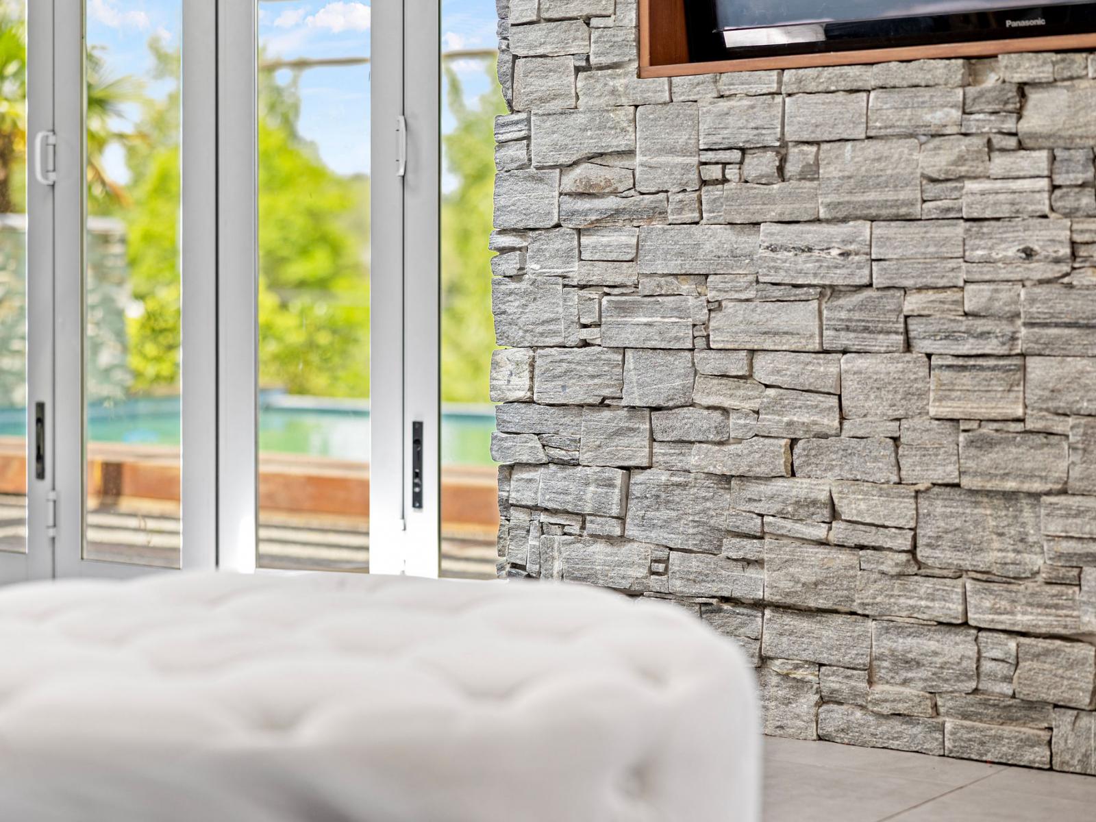 671 No 3 Line, Okoia