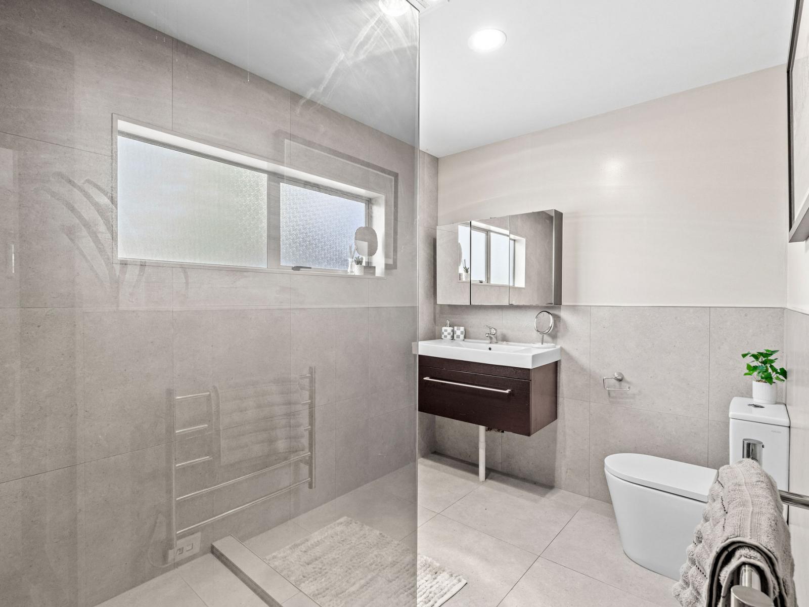 671 No 3 Line, Okoia