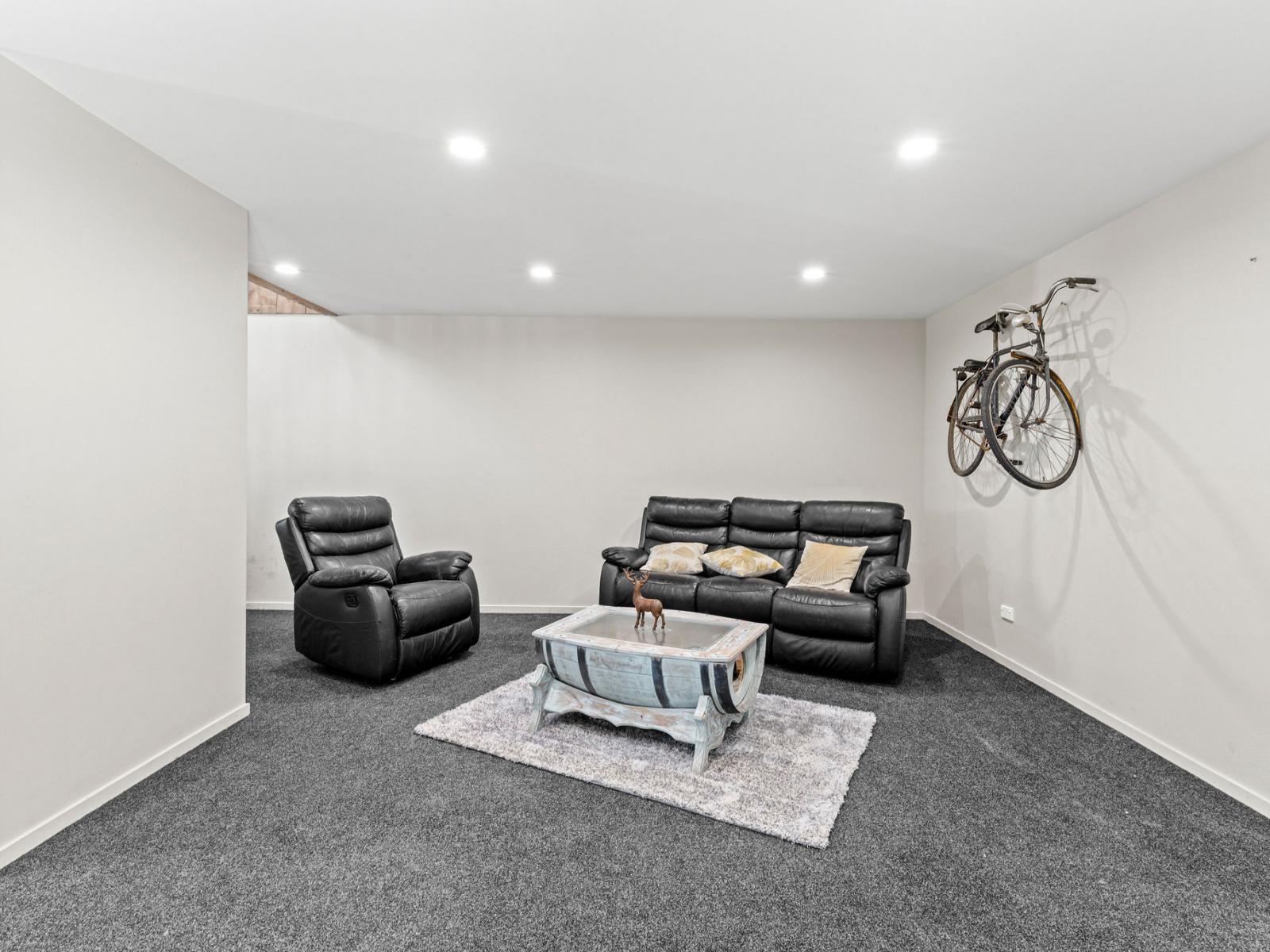 671 No 3 Line, Okoia