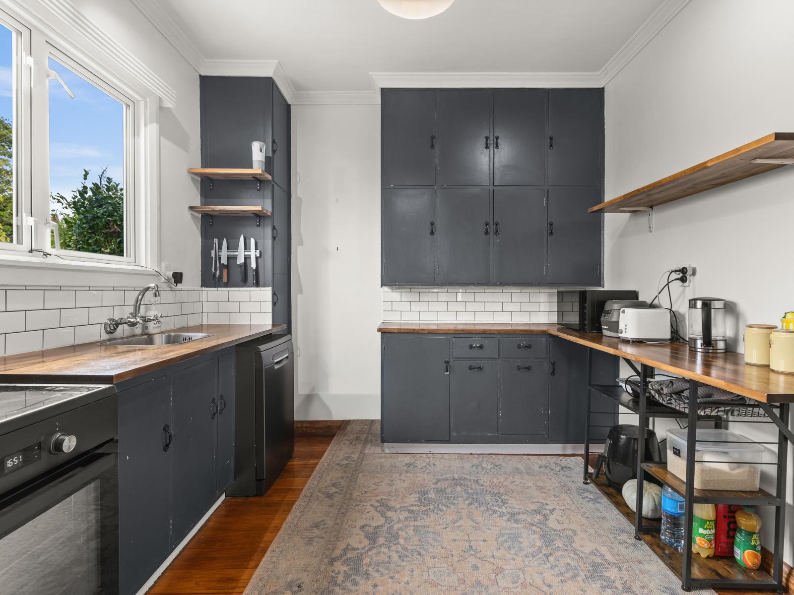 508 Southampton Street West, Hastings