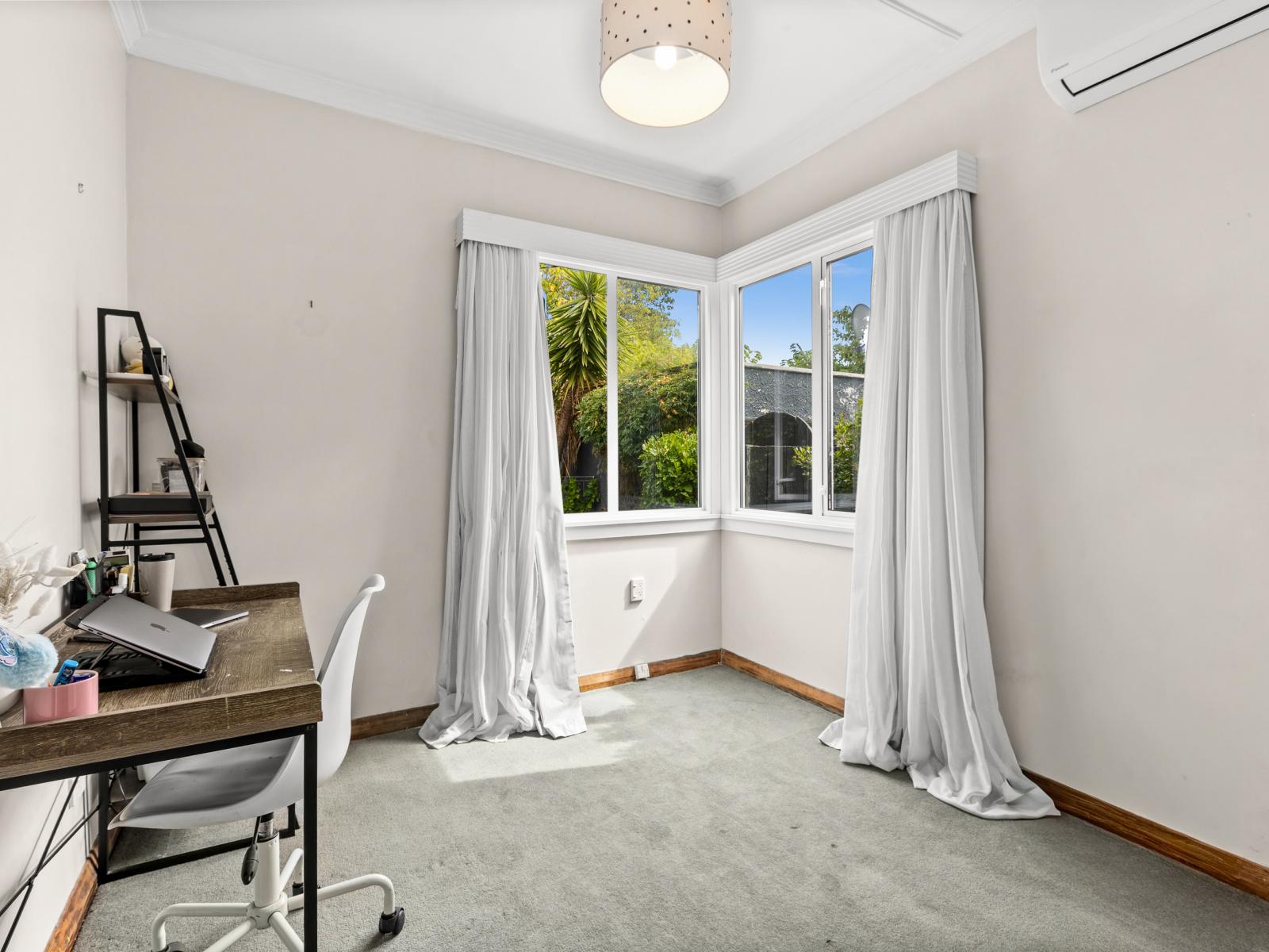 508 Southampton Street West, Hastings