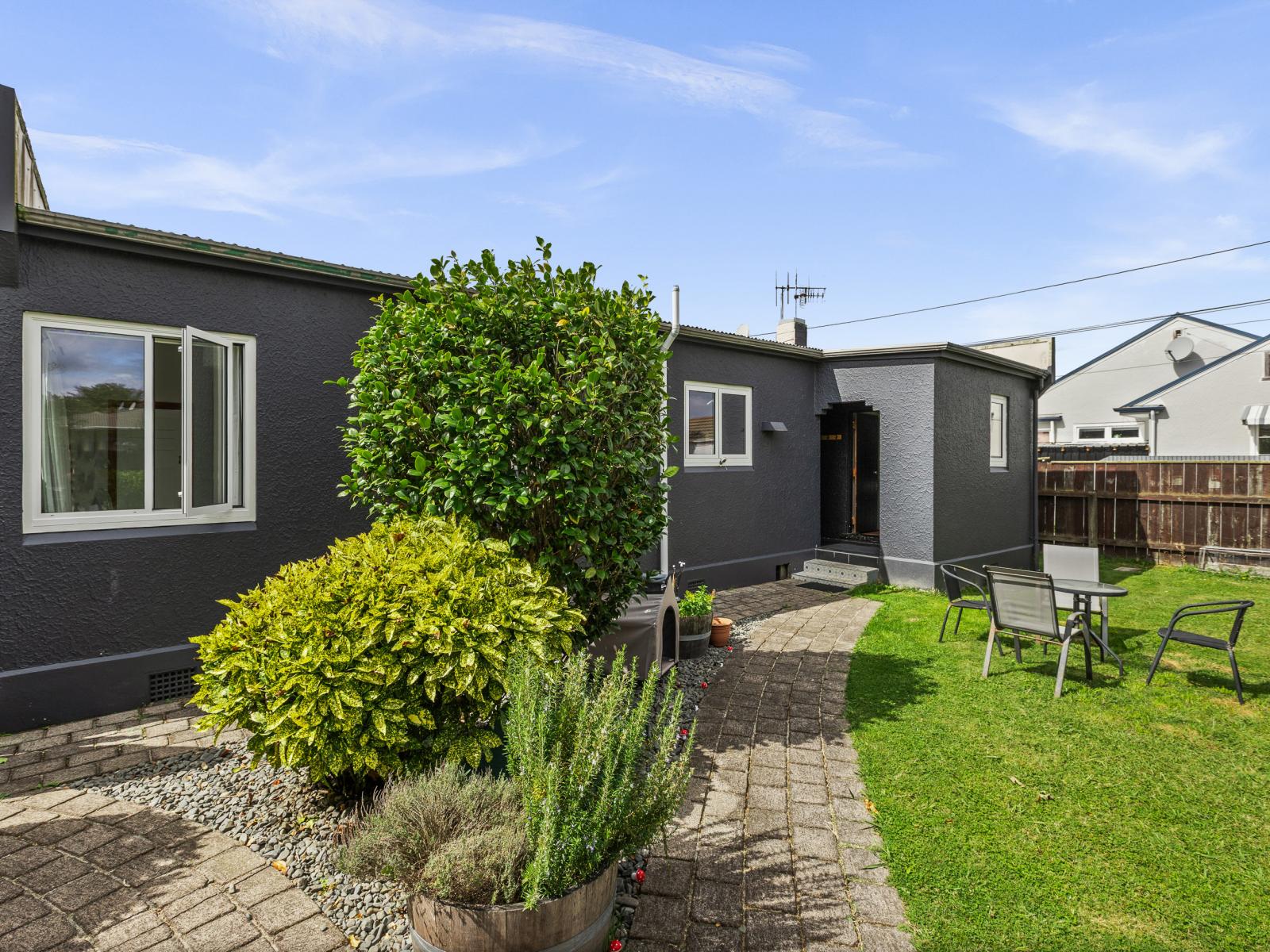 508 Southampton Street West, Hastings