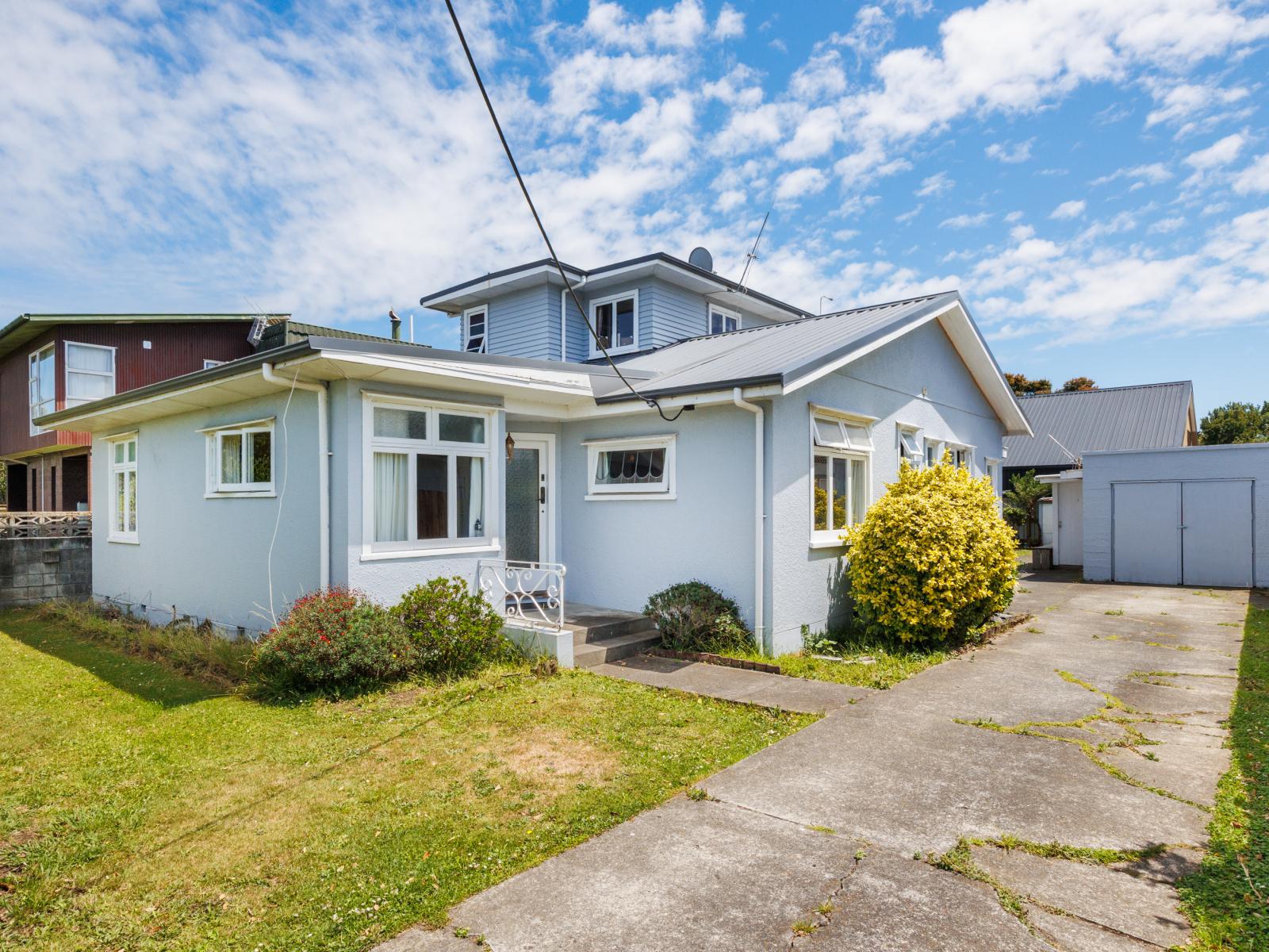 859 Main Street, Roslyn