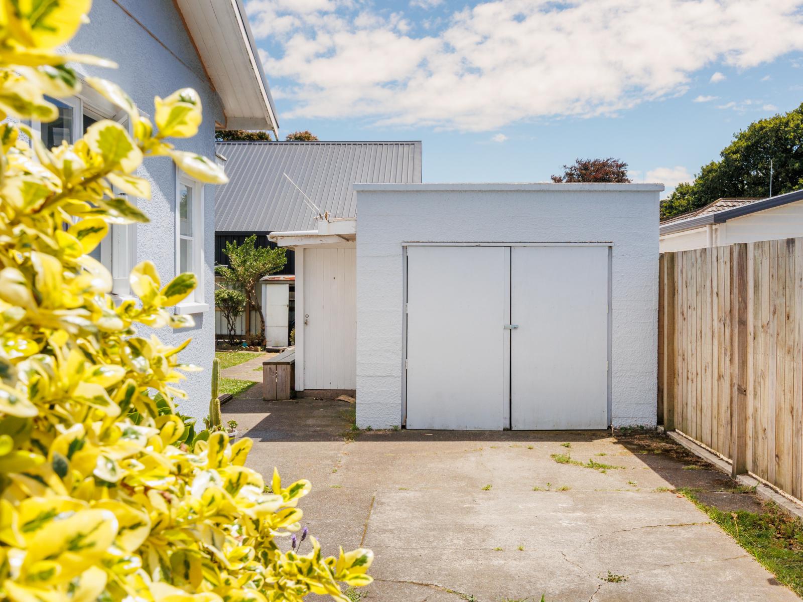 859 Main Street, Roslyn