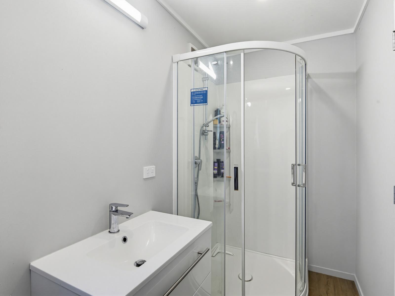 63 South Manakau Road, Manakau