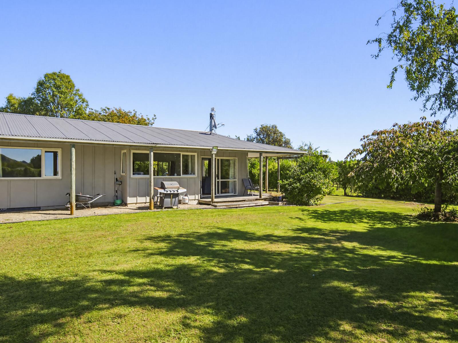 63 South Manakau Road, Manakau