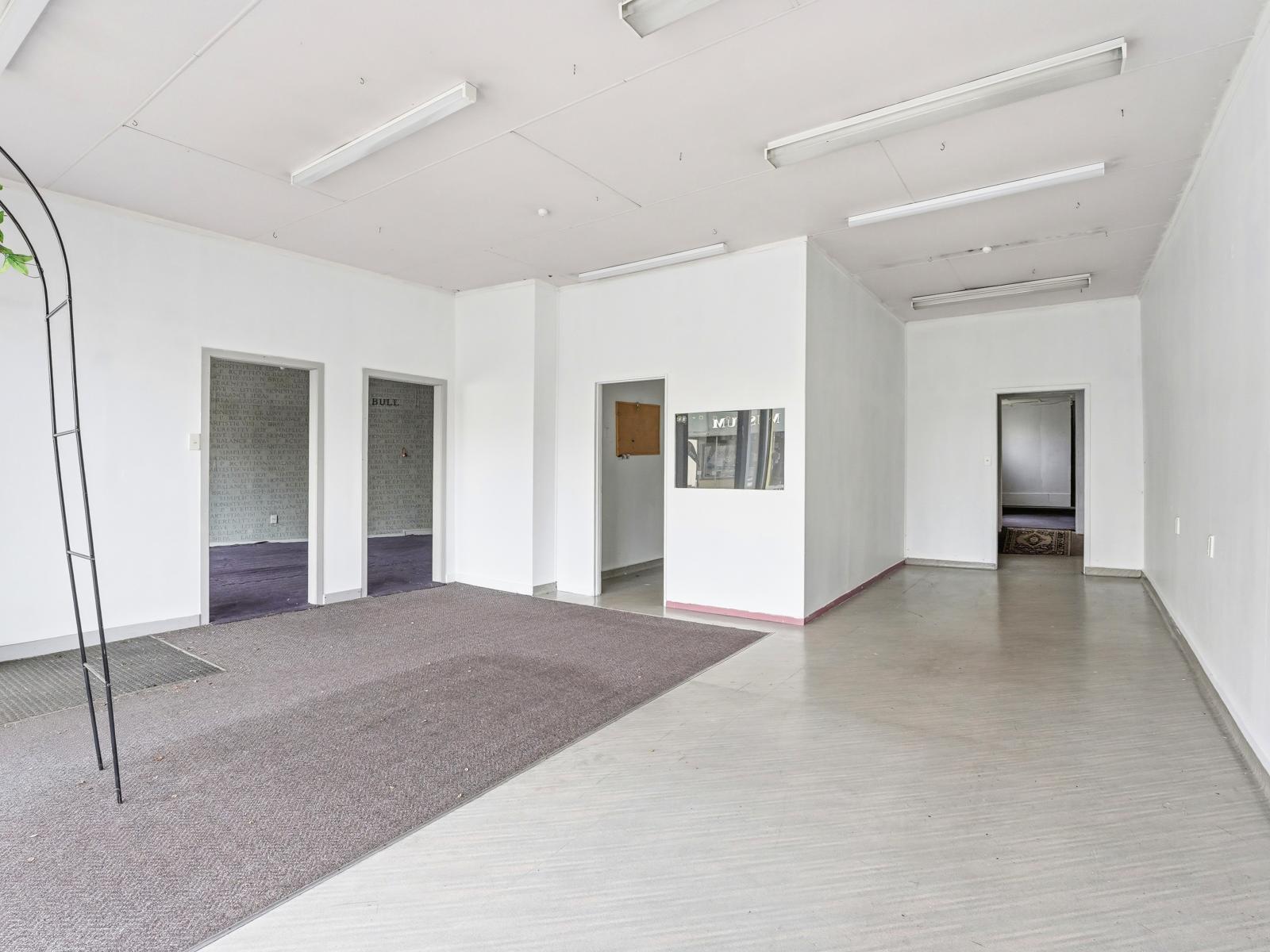 90 High Street, Bulls