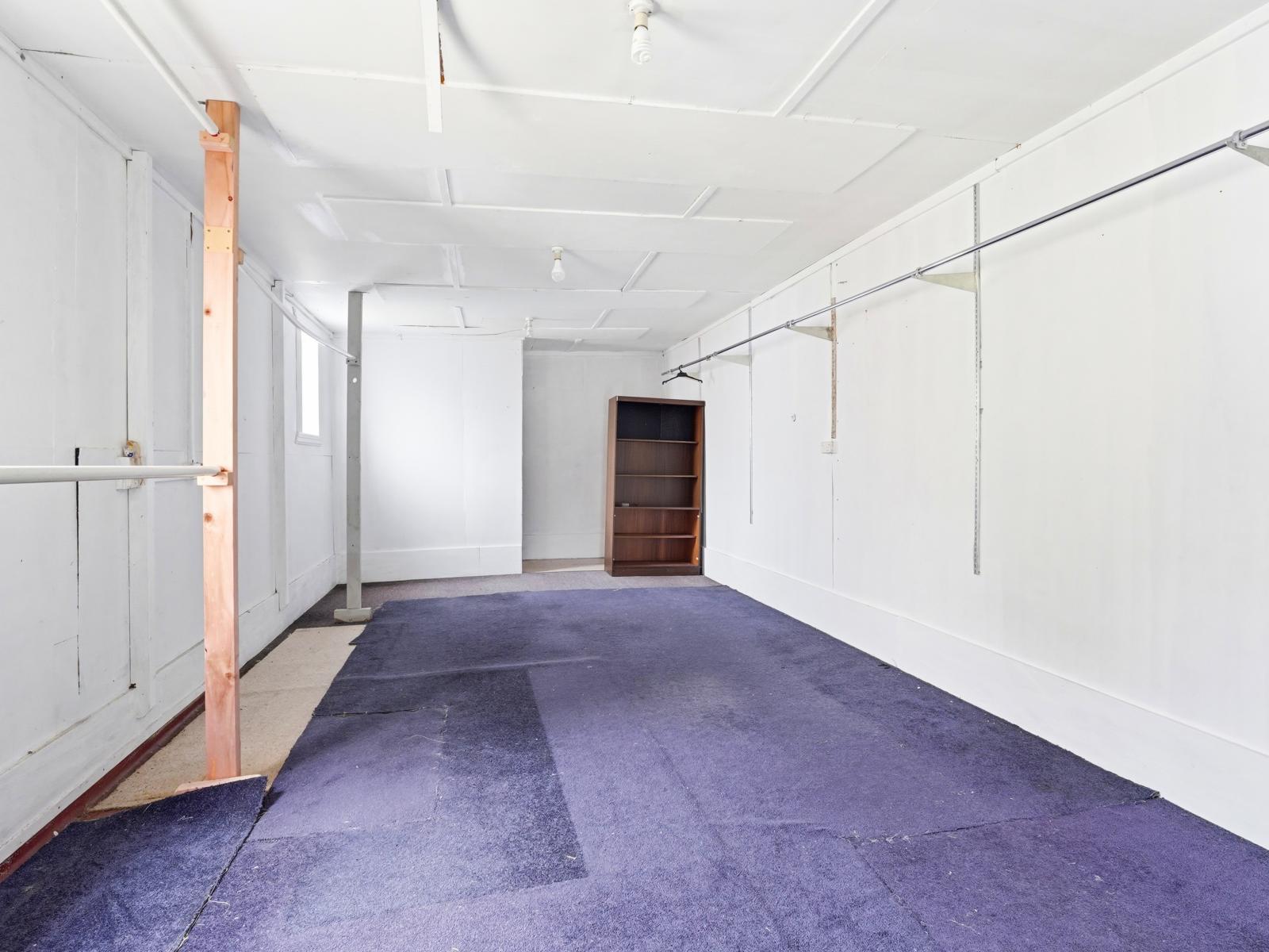 90 High Street, Bulls