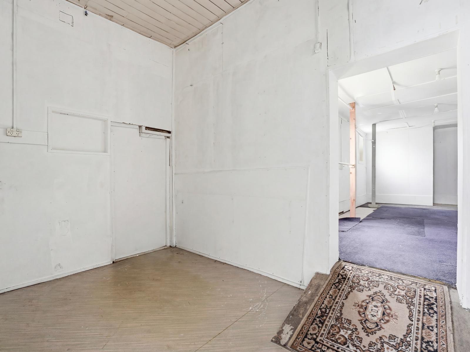 90 High Street, Bulls