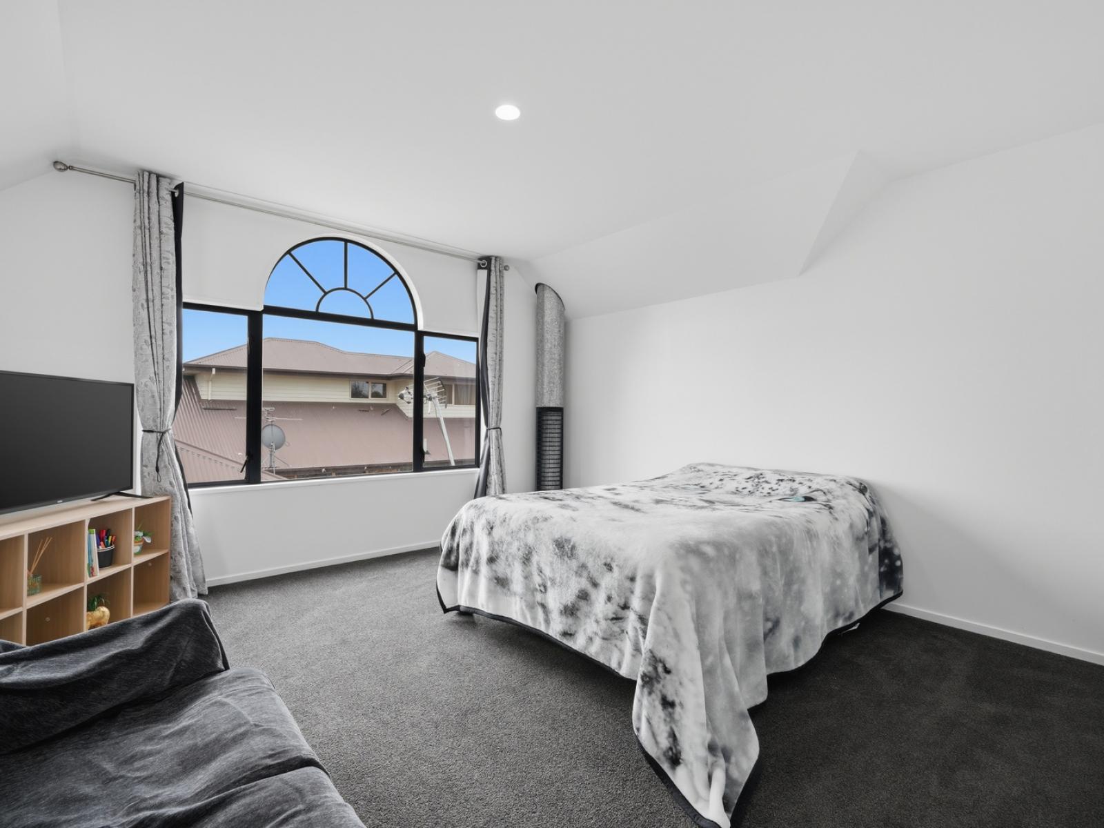 24 Welsford Street, Woodend