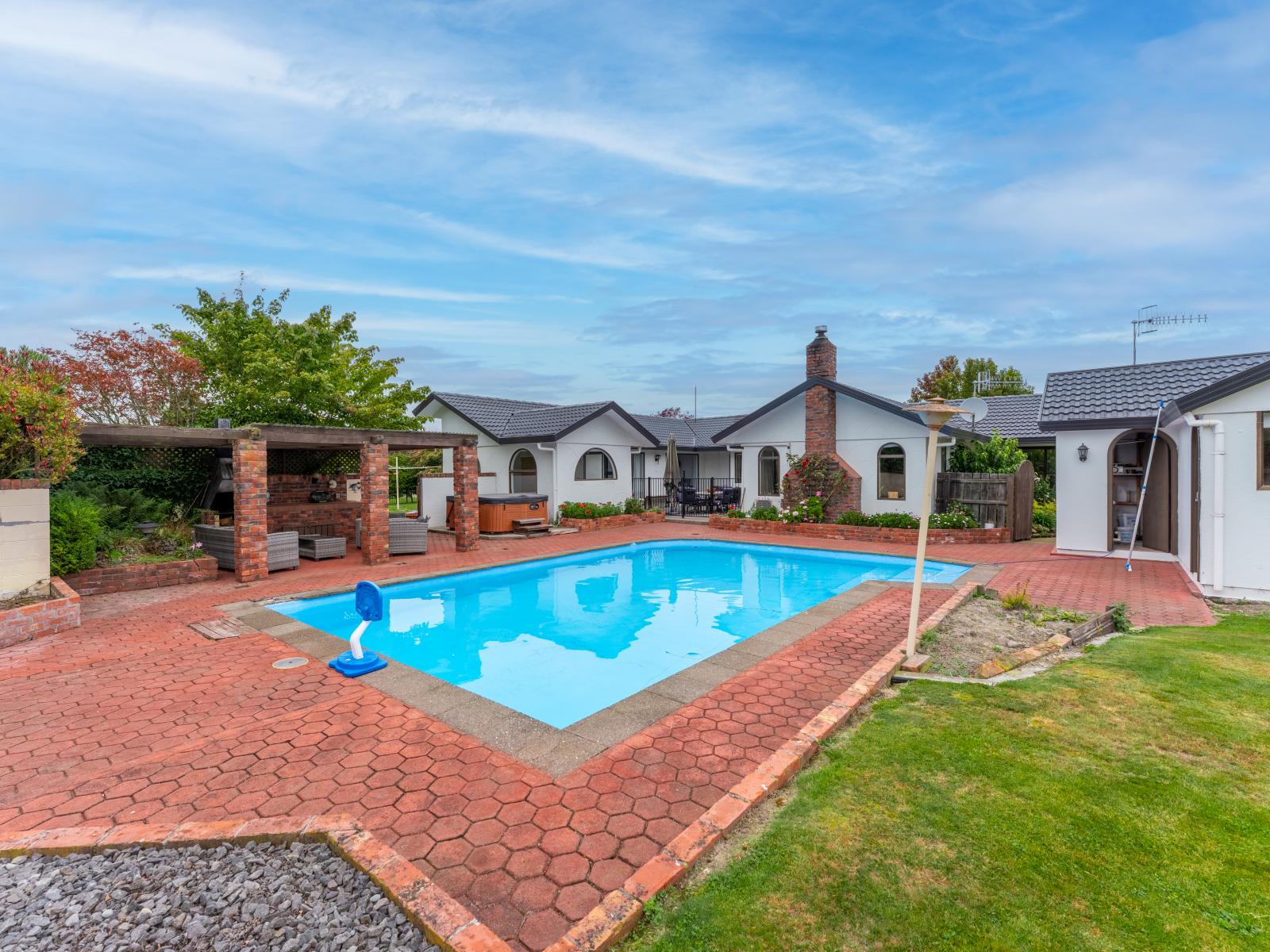 33 Lynch Road, Levels