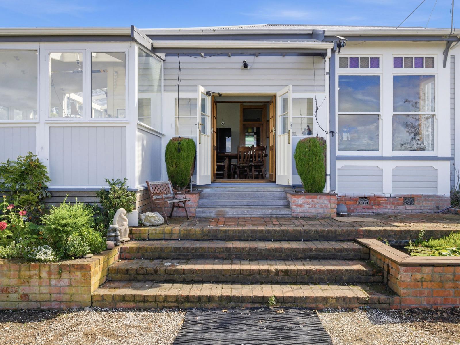 99 Smithfield Road, Tawhero