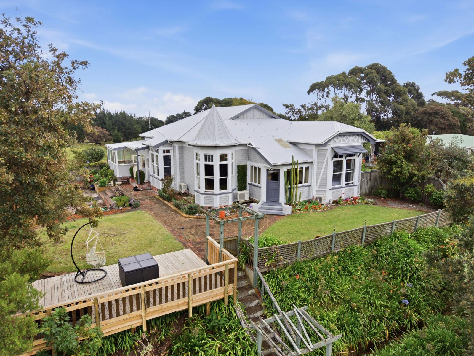 99 Smithfield Road, Tawhero