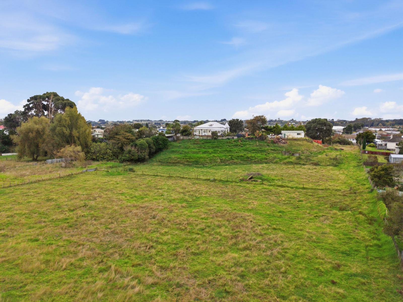 99 Smithfield Road, Tawhero