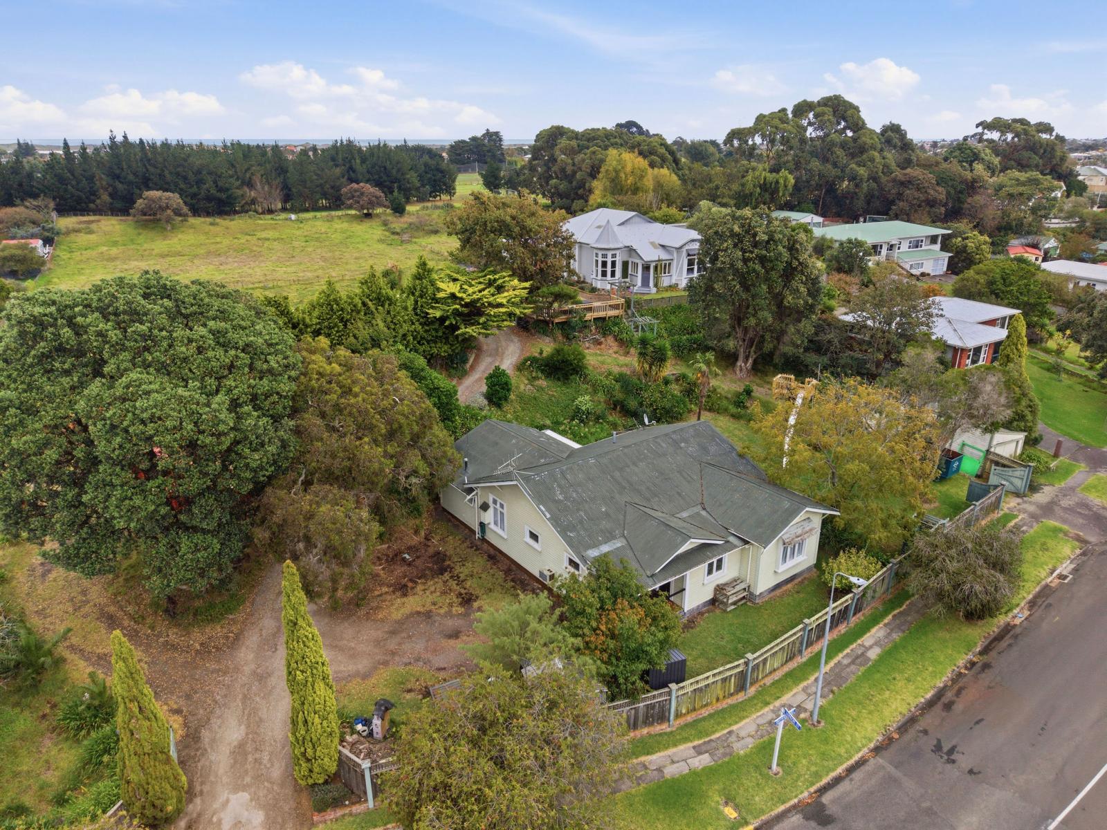 99 Smithfield Road, Tawhero