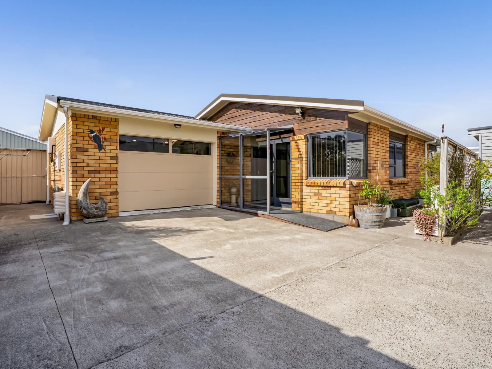 35a Tukapa Street, Westown