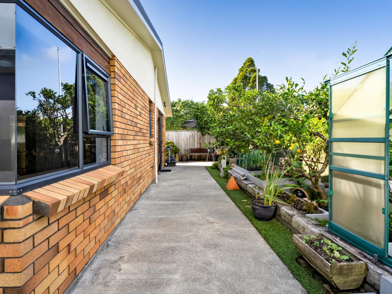 35a Tukapa Street, Westown