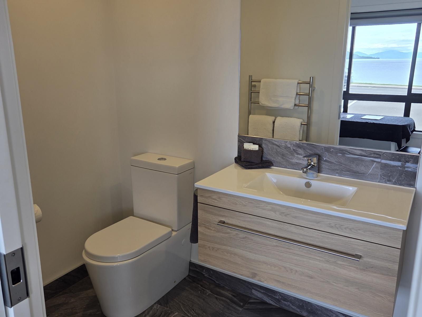 100 Lake Terrace, Taupo