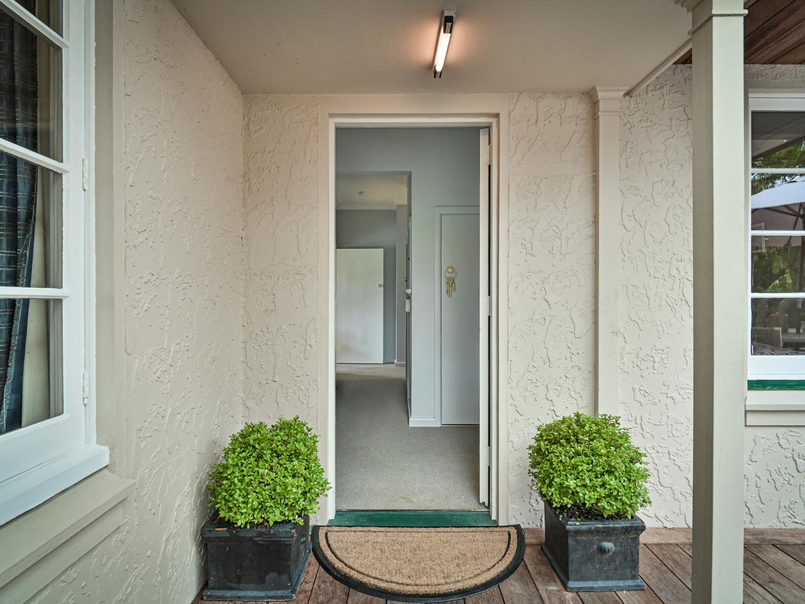 807 Tawa Street, Mahora