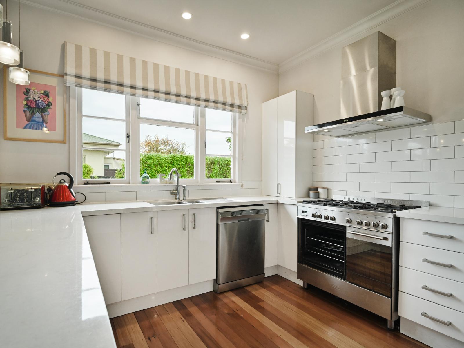 807 Tawa Street, Mahora