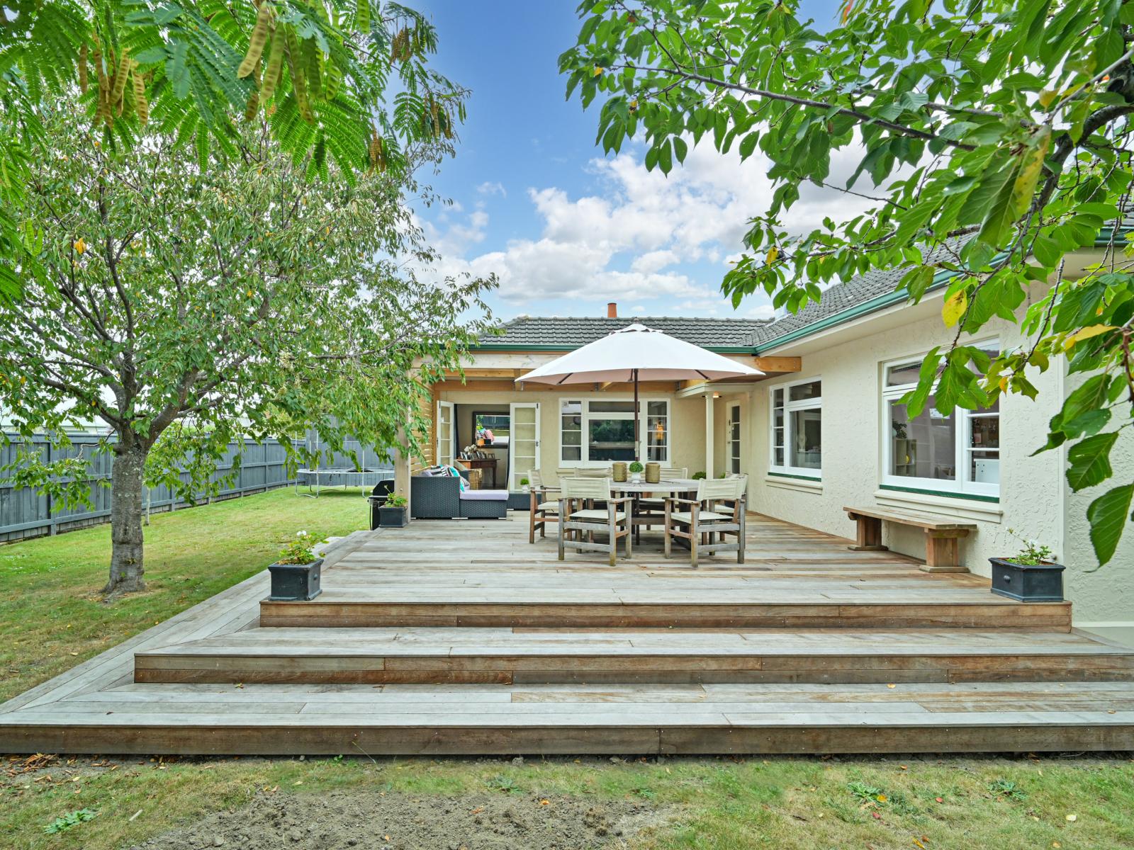 807 Tawa Street, Mahora