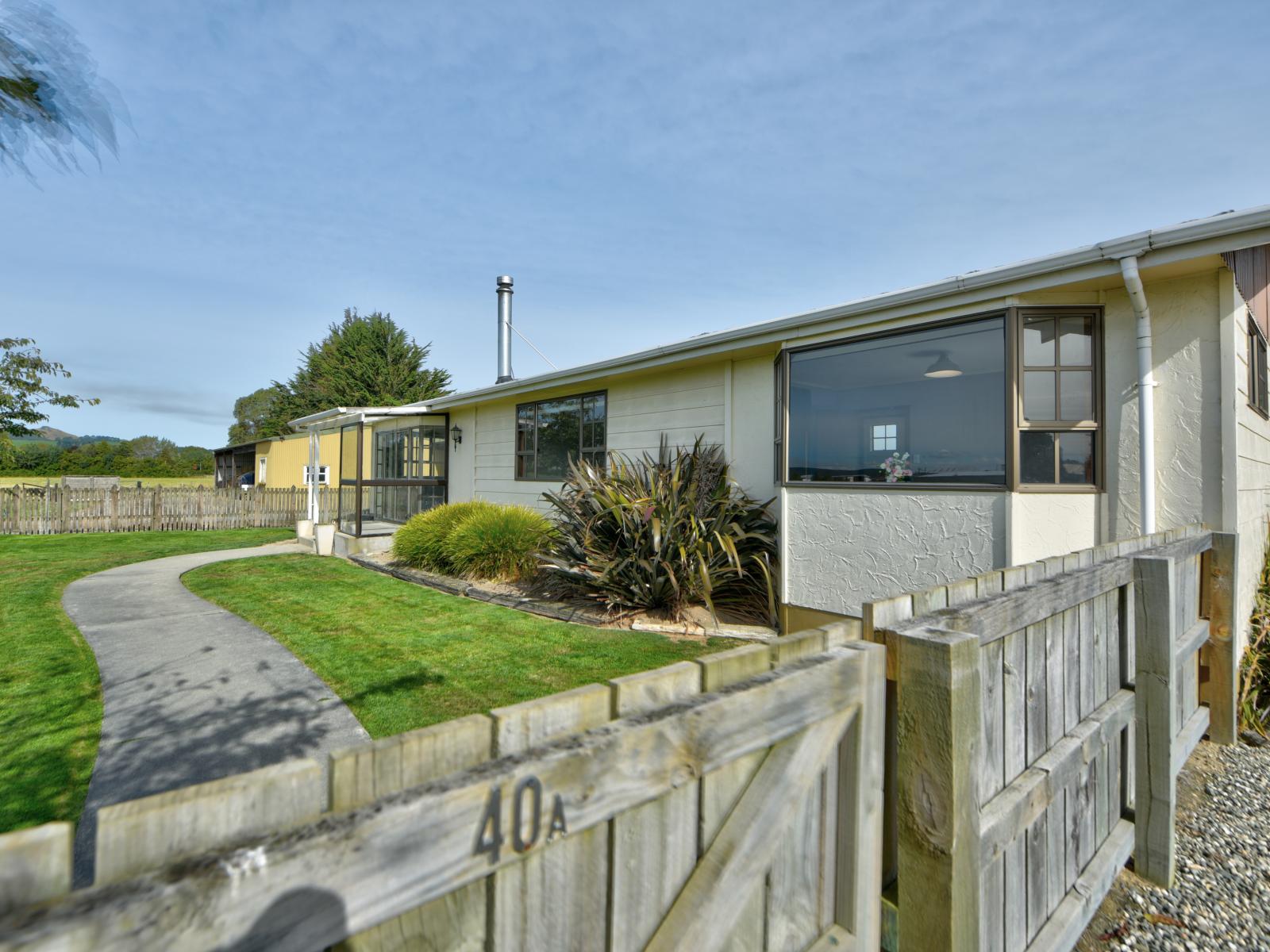 40A Racecourse Road, Charlton