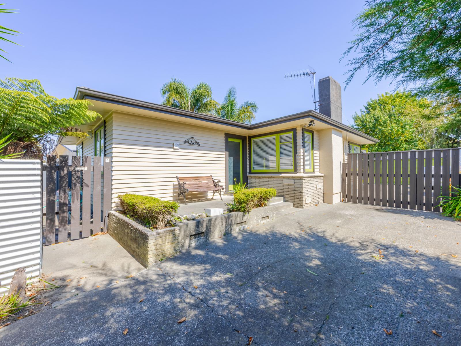 74 Clarence Cox Crescent, Pirimai