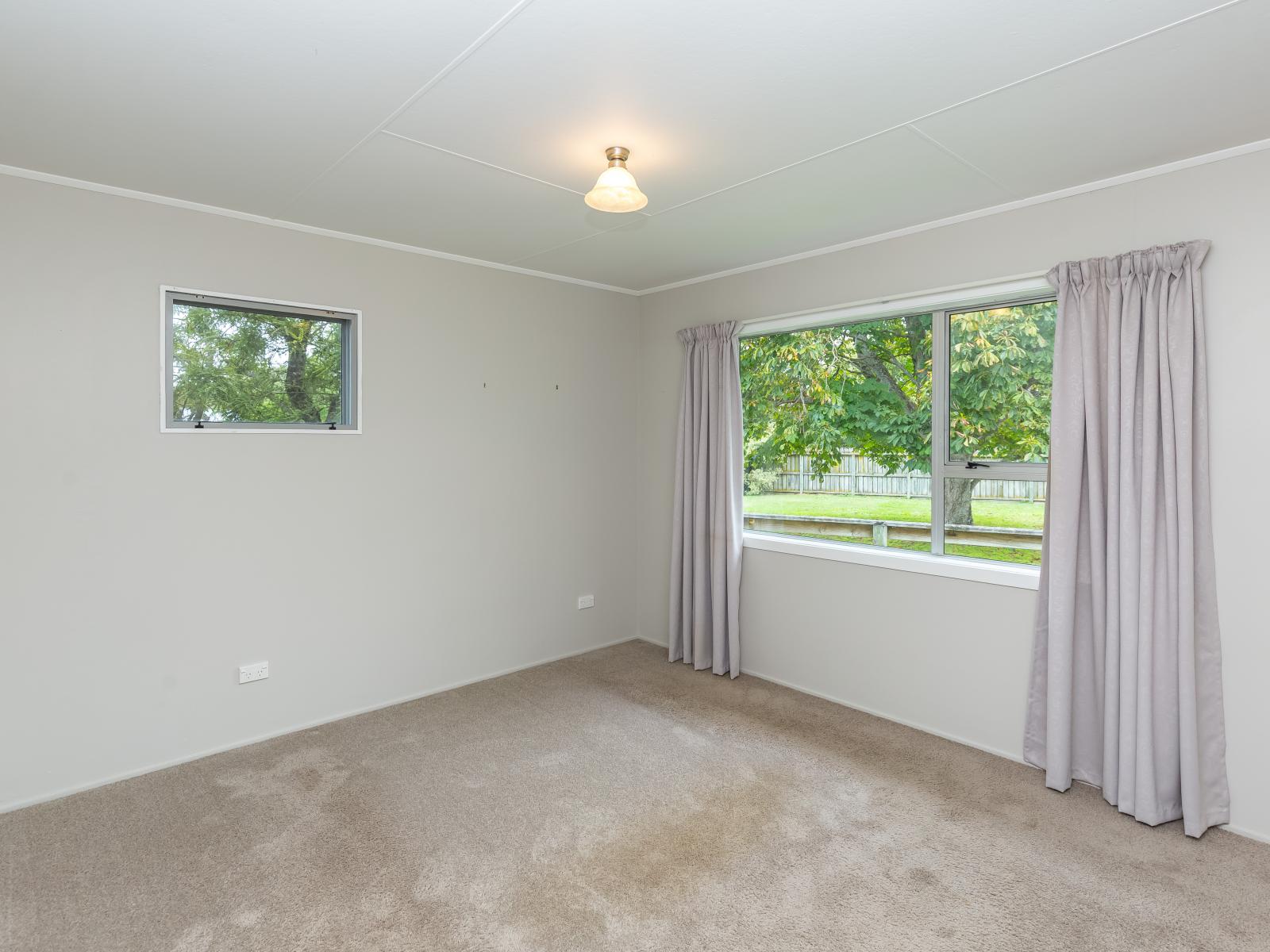 170 High Street South, Carterton