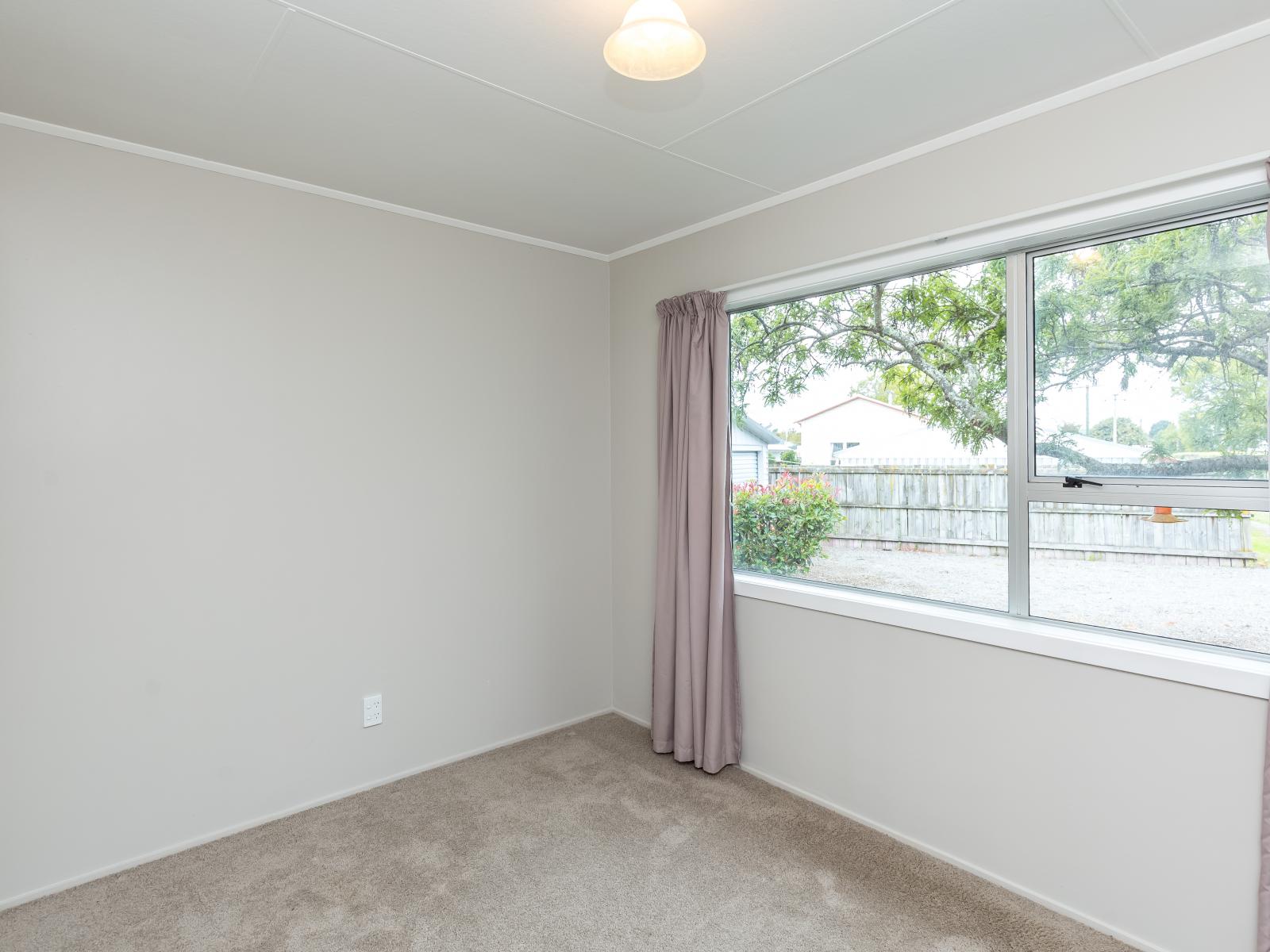 170 High Street South, Carterton