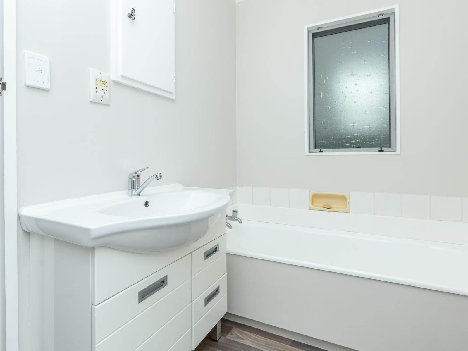 170 High Street South, Carterton