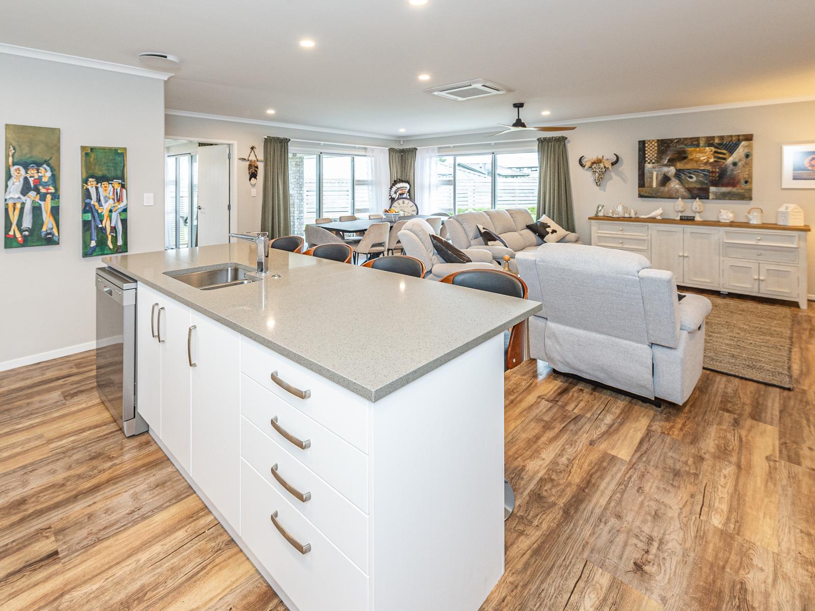 34 Tirimoana Place, Otamatea