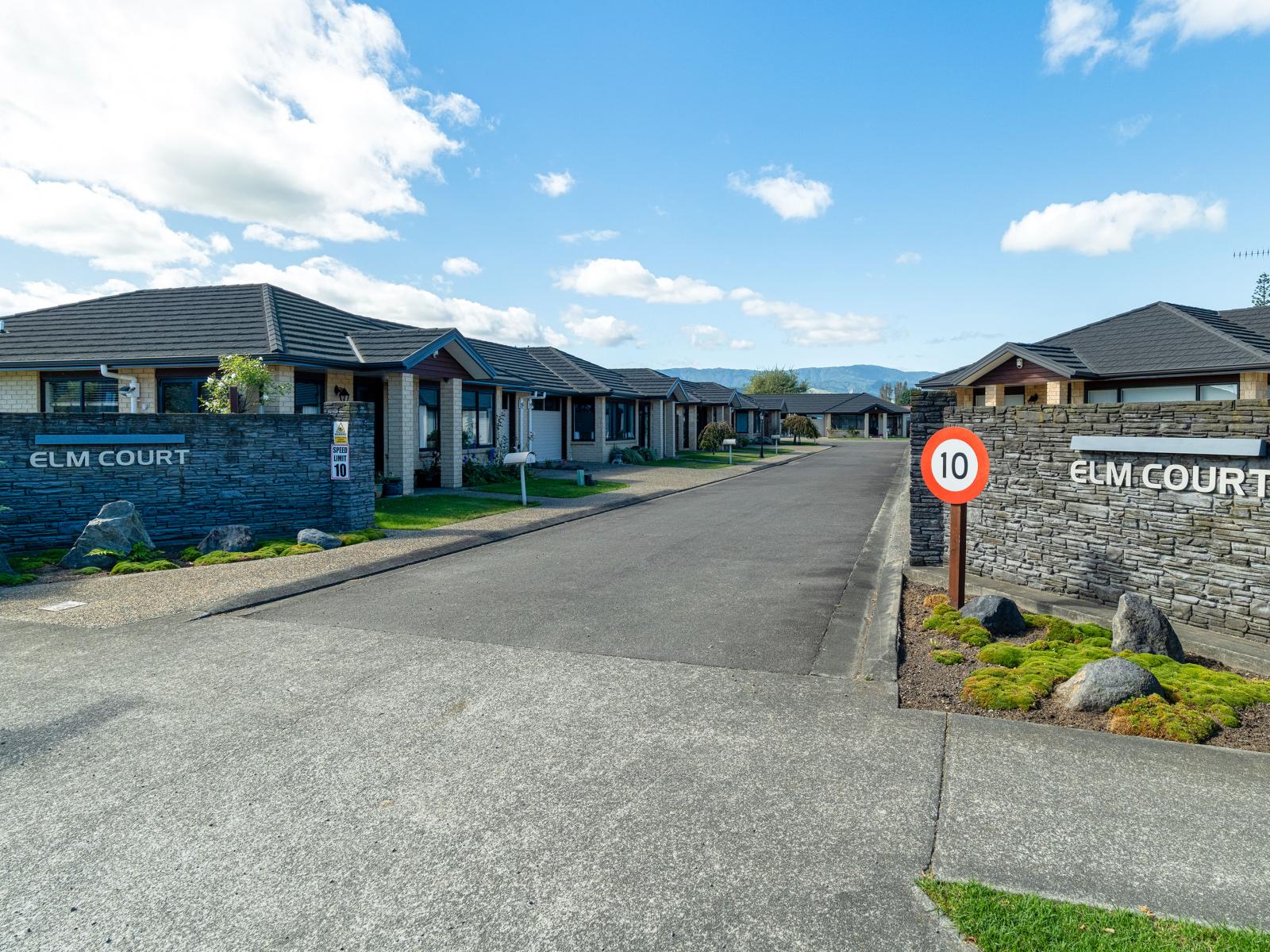 24 Ian Peter Way, Otaki