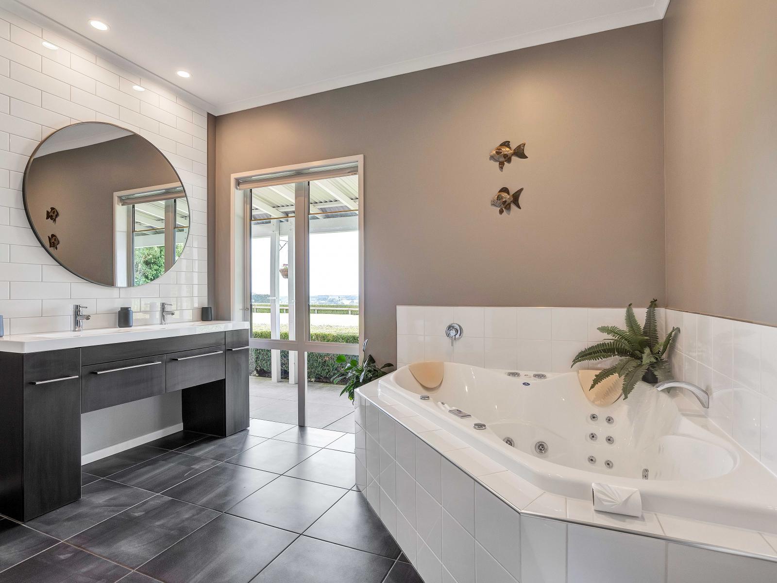 82 Clearview Road, Lepperton