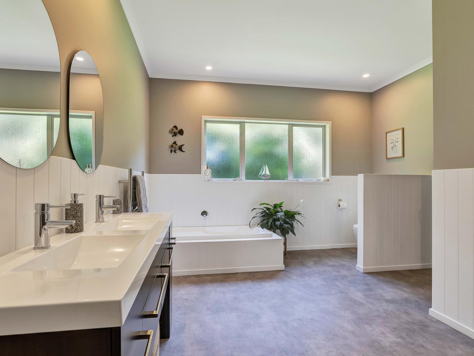 82 Clearview Road, Lepperton