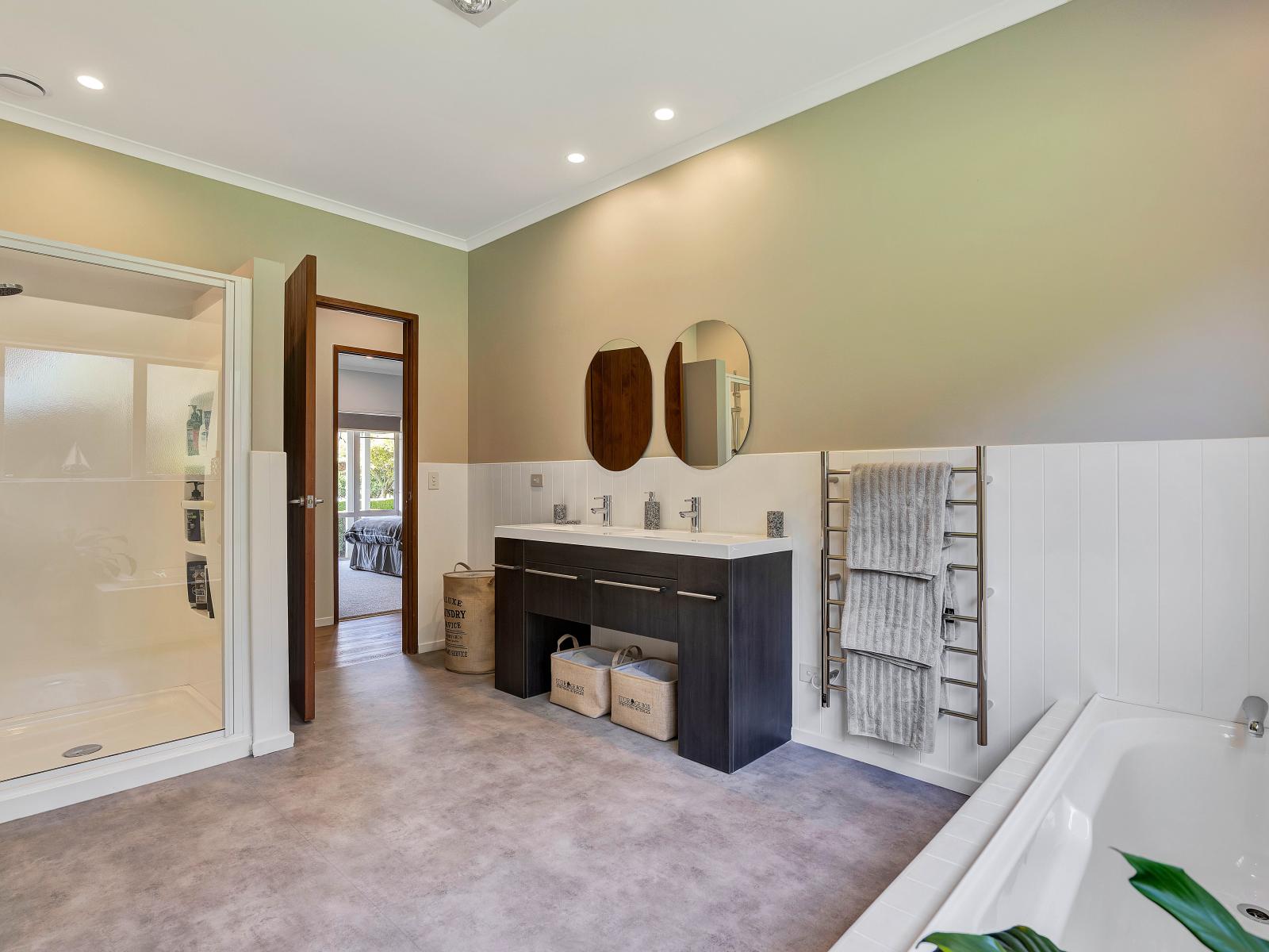 82 Clearview Road, Lepperton