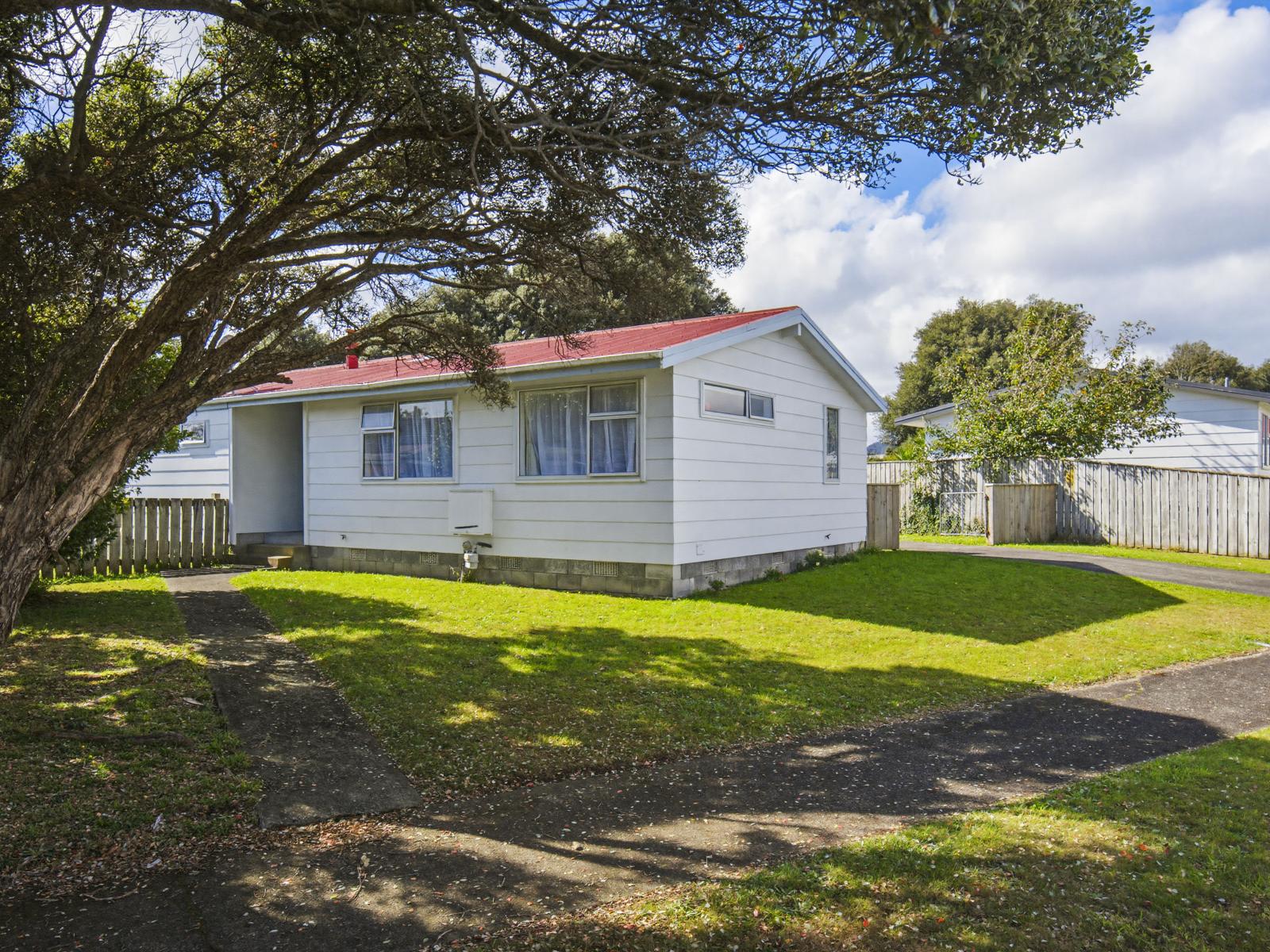 27 Morgan Crescent, Levin