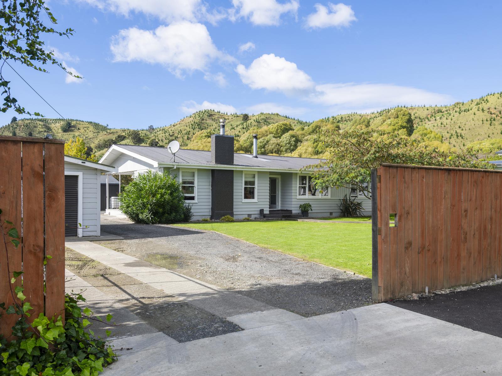 28 Cliff Road, Te Karaka
