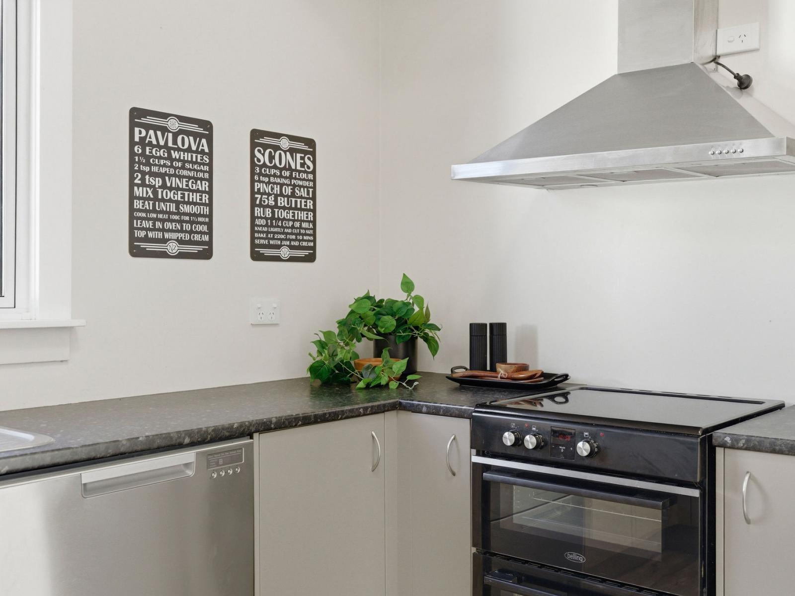 8 White Street, Whanganui East