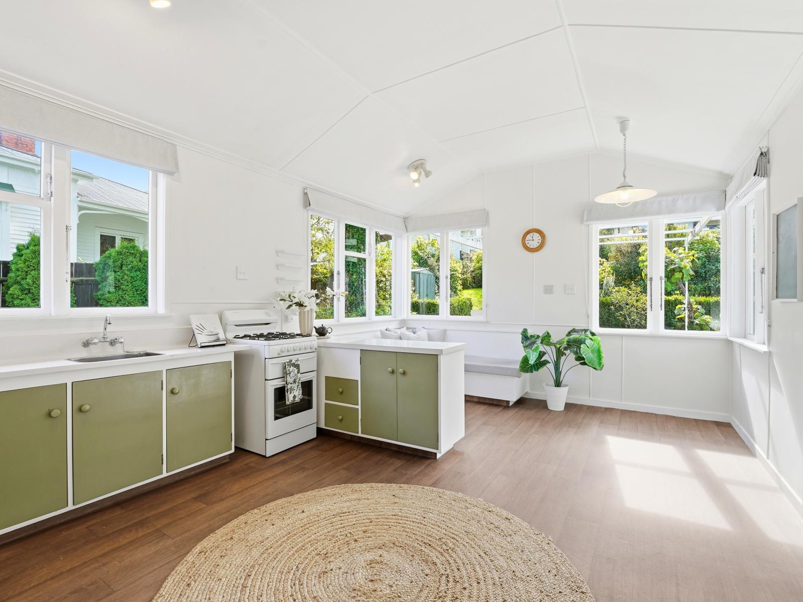 80 Great North Road, St Johns Hill