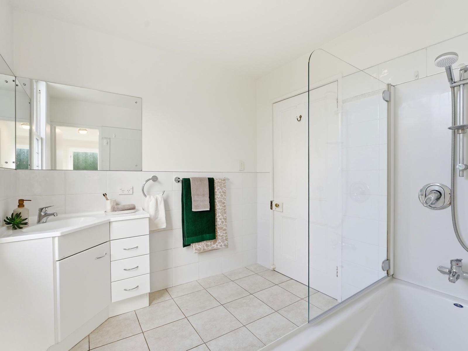 80 Great North Road, St Johns Hill